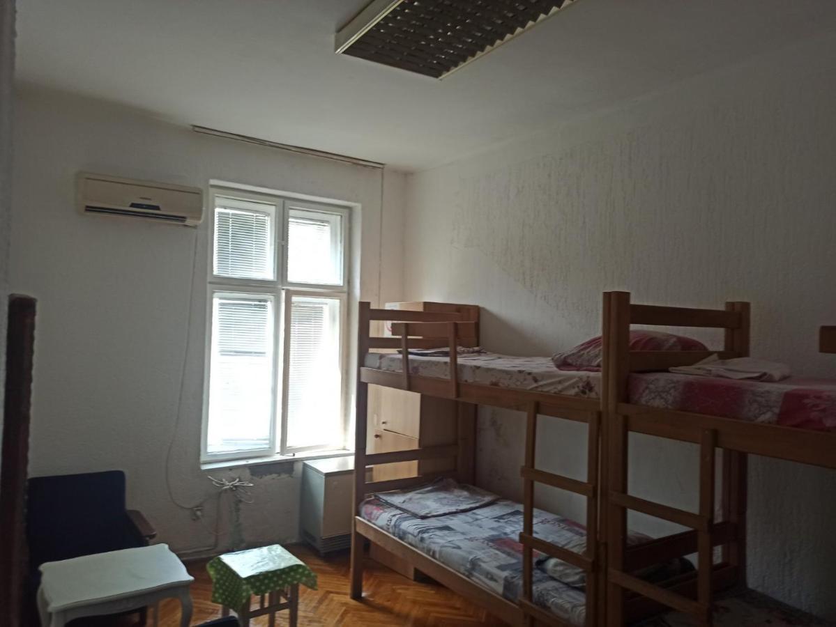 Hostel Yolo Belgrade Exterior photo